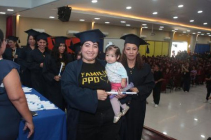 Graduación. Alrededor de 2000 estudiantes recibieron se graduaron de los talleres brindados por la ONG