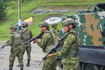 Ecuador se encuentra en estado de excepción y los militares y policías resguardan la seguridad del territorio nacional.