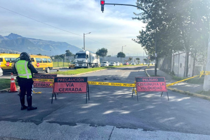 En la avenida Rumichaca Ñan, en el sur, se realiza un mantenimiento técnico.