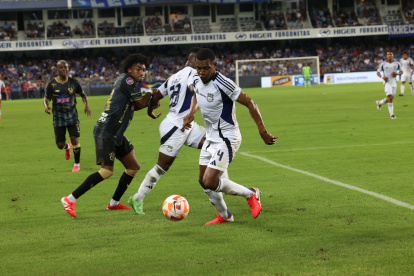 Emelec busca un triunfo para salir del fondo de la tabla de posiciones.