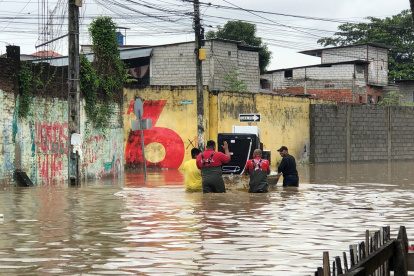 Así amanecieron varias zonas urbanas y rurales de Santa Lucía, en Guayas.