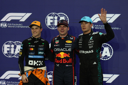 Max Verstappen (C), Oscar Piastri (d) y George Russell saldrán en ese orden en el Gran Premio de Arabia Saudí.