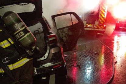 Una persona perdió la vida tras el choque de un auto y una moto, en la vía Calacalí - Nanegalito.