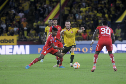 Barcelona recibió a El Nacional en el estadio Monumental.