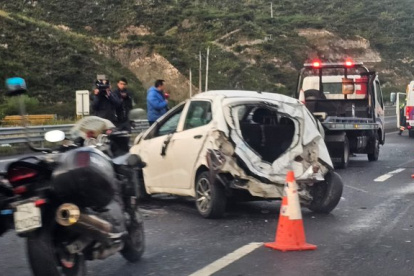 Un accidente de tránsito en la Carretera Panamericana, cerca del puente de Guayllabamba a inicios de abril.
