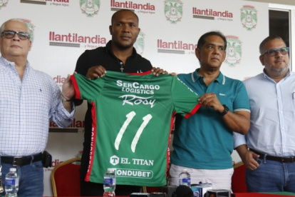 Juan Luis Anangonó llegó en julio de 2024 al equipo que este 21 de abril lo despidió por  violento.