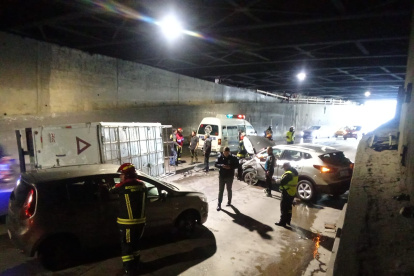 Accidente de tránsito en la av. Mariscal Sucre complica la movilidad en Quito. El túnel San Diego fue cerrado