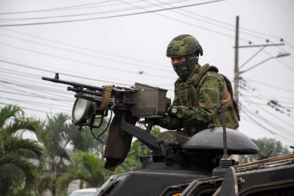 Tras la difusión de un mensaje militar, el Ministerio de Gobierno señaló que el Ecuador está en "estado de alerta máxima".