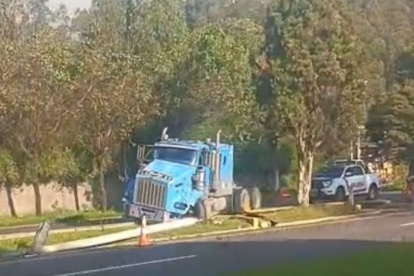 Un accidente de tránsito se registró en la Autopista General Rumiñahui, a la altura del puente 3, en sentido Quito - Valle.