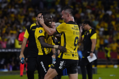 Janner Corozo y Octavio Rivero  (d) comandan el ataque de Barcelona en la Libertadores