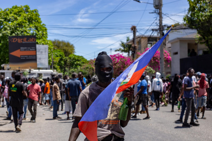 Personas participan el 2 de abril de 2025 en una manifestación en la que exigen a las autoridades medidas para hacer frente a la creciente ola de violencia en Puerto Príncipe (Haití).