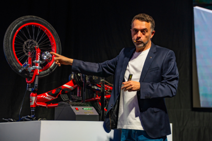 Albert Fàbrega, ingeniero y experto en Fórmula 1, participó en el foro “De la Fórmula 1 a las calles” organizado por Suzuki Ecuador