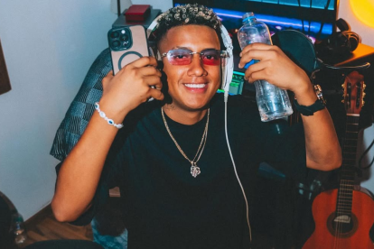 Jombriel, el joven talento ecuatoriano que conquista el Top Global de Spotify con su éxito "Vitamina".