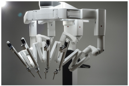 El robot Da Vinci permite que las cirugías sean más rápidas y menos invasivas, con incisiones más pequeñas.