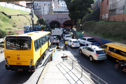 Con el fin de reducir la congestión, la ciudad emplea el Pico y placa y cuatro contraflujos.
