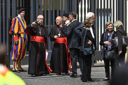 Llegada de los cardenales al Vaticano