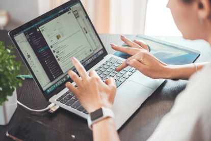 Las personas pueden escoger las especialidades de los cursos de inglés gratis y descargar material para mejorar ese idioma.