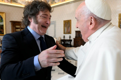 El Papa Francisco se reúne con el presidente argentino Milei, en el 2024