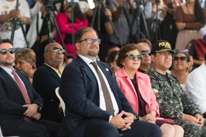 Ivonne Núñez en la sesión solemne de El Oro, antes de poner a disposición su cargo de ministra de Trabajo.