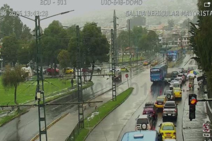 En Quito se registra intensa lluvia  y tormenta eléctrica. Desde el ECU911 se reporta al sur de Quito.