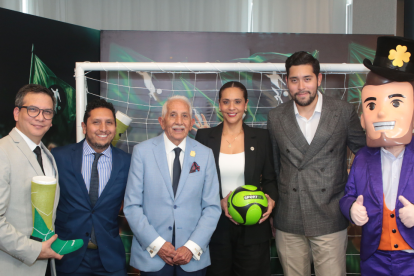 Carlos Montecé, gerente de Marketing de SportBet; Nicolás Cueva, director de Marketing Olimpiadas Especiales Ecuador; Héctor Cueva, presidente Olimpiadas Especiales Ecuador; María Augusta Díaz, gerente general SportBet; y Juan Francisco Ayala, gerente de Operaciones SportBet.