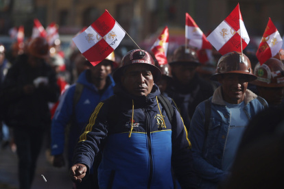Un grupo de mineros participa en una protesta este miércoles, en La Paz (Bolivia).