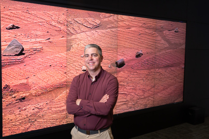 Ben Tutolo, profesor asociado del Departamento de Tierra, Energía y Medio Ambiente de la Facultad de Ciencias de la Universidad de Calgary, es el investigador principal de un trabajo sobre Marte. Tutolo participa como científico en el equipo Curiosity Rover del Mars Science Laboratory de la NASA. EFE/ Crédito: Universidad de Calgary 2025 Riley Brandt