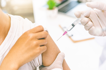 Personal del MSP brinda información sobre la fiebre amarilla y aplica la vacuna de forma gratuita en zonas de riesgo.