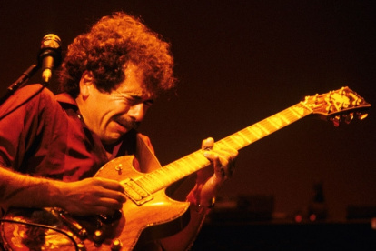 Santana tiene 77 años.