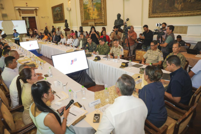 Reunión de autoridades de 19 alcaldías en Guayas para discutir medidas contra la inseguridad.