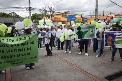 Padres de familia realizaron un plantón en los exteriores de la Unidad Judicial de Rumiñahui