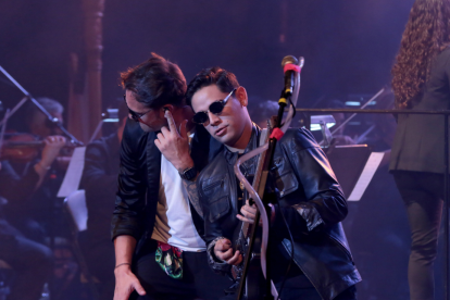 La Orquesta Sinfónica, bajo la dirección de Victhoria Pérez, estuvo acompañada por las voces de Matt Galiano y Tábata Alvarado, y César Latorre y Daniel Rovira (guitarras), José Luis Gardella (teclados), Luis González (batería) y Jorge Marchán.