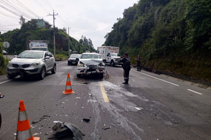 La vía E35 se encuentra parcialmente habilitada hasta concluir con la atención de la emergencia vial Valle - Amaguaña.