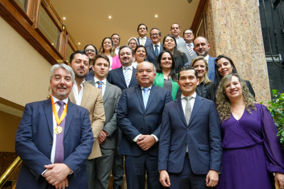 El primero del grupo es Felipe Ribadeneira, ahora embajador; atrás los nuevos líderes de Fedexpor.