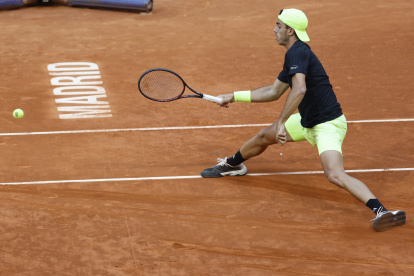 El argentino Francisco Cerúndolo en su encuentro frente a su compatriota Francisco Comesaña durante el Mutua Madrid Open.