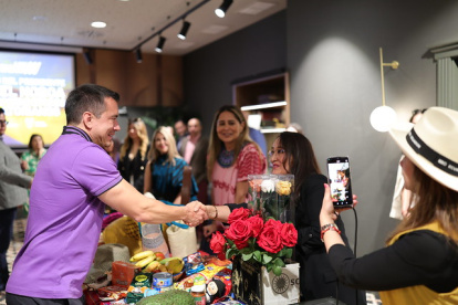 Feria. El presidente Daniel Noboa en una reunión con emprendedores en España.