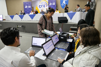 Trámite. Representantes de tiendas políticas presentaron soportes.