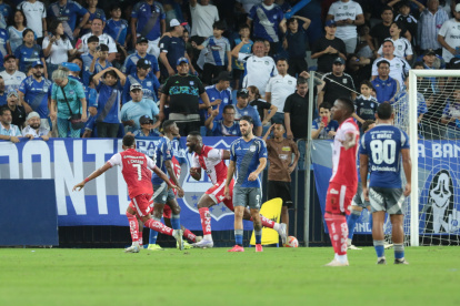 Edison Carcelén marcó el gol en el partido entre Emelec y Técnico Universitario.