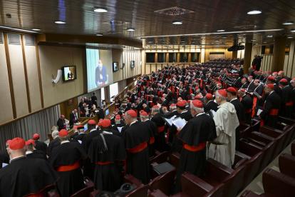Cardenales reunidos para conocer quienes entrarán en la Capilla Sixtina