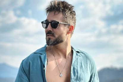 José Ron tiene 43 años.