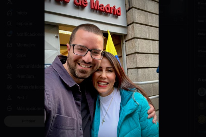 v Abraham Verduga, hermano del exvocal Augusto Verduga, y Luisa González, excandidata de la Revolución Ciudadana.