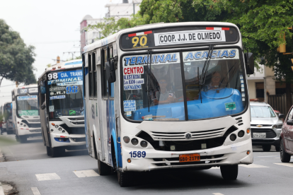 Foto referencial. Tres líneas de buses cambiarán su ruta normal