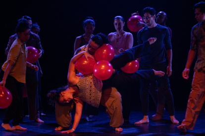 La obra fue puesta en escena originalmente en 2008 por el bailarin y guionista chileno Jorge Alcolea.