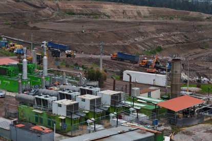 En el relleno hay una planta que genera energía renovable a partir del biogás producido en el vertedero.