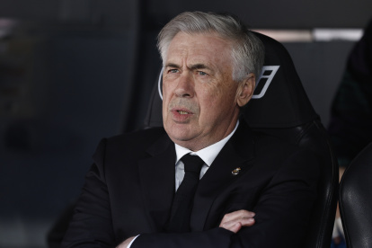 El técnico italiano Carlo Ancelotti mantiene contrato con el Real Madrid hasta junio de 2026.