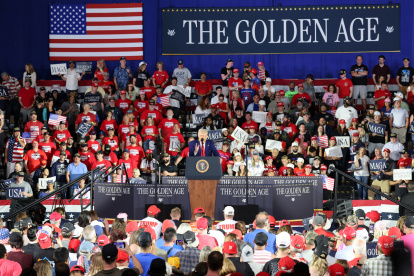 El presidente, Donald Trump, habla durante la celebración de los primeros 100 días de su segundo mandato en Míchigan.