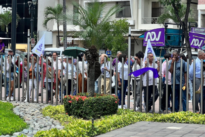 ADN mantiene conversaciones con asambleístas electos para llegar a la Asamblea Nacional con 77 legisladores.