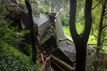 Un condominio afectado por un deslizamiento de tierra en Sausalito, CA, EE.UU.