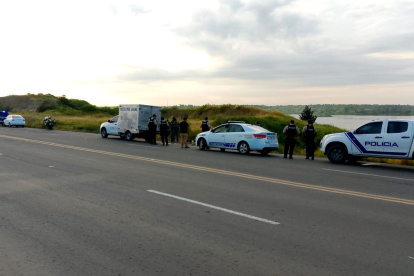 El cuerpo de la mujer, que residía en Muey, fue encontrado cerca de la represa Velasco Ibarra, pero habría sido asesinada en otro lugar, según la Policía Nacional.