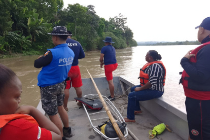 La madre del menor participa de las labores de búsqueda, mantiene las esperanzas de encontrar a su hijo.